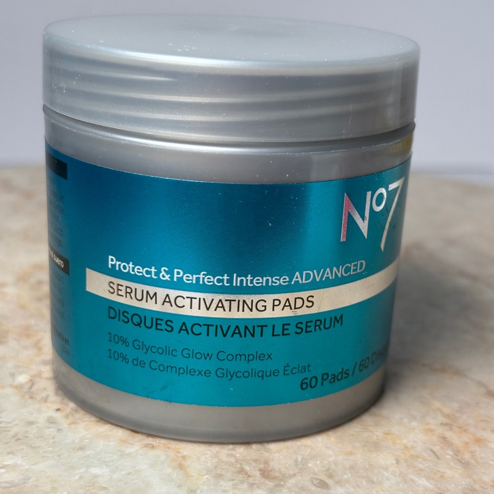 No7 Protect & Perfect Intense Advanced Serum Activating Pads 60ct 10% Glycolic